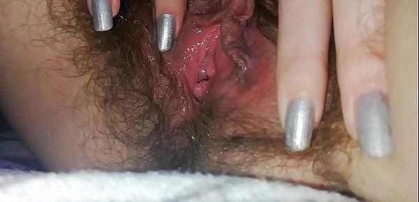  Quick masturbation in the bed Hairy pussy close up orgasm big clit cumming